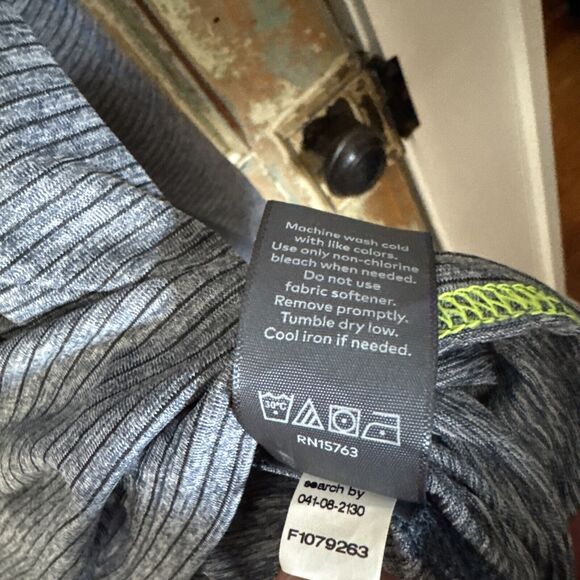 Champion Men’s Gray Long-Sleeve Activewear Top Size XL Blue Striped - Picture 5 of 7